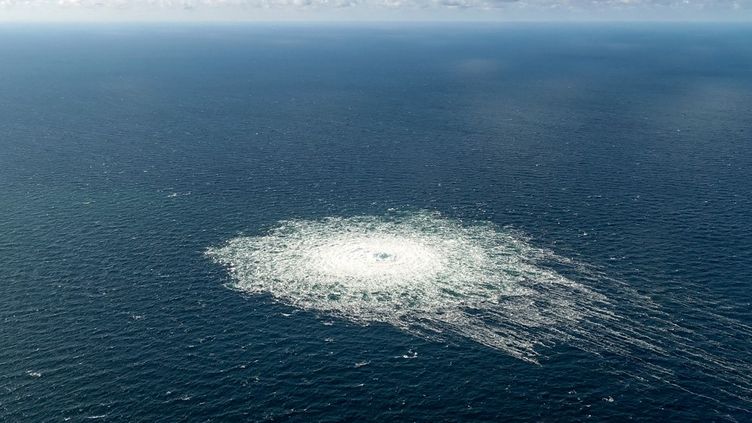 Le panache de gas à la surface de la mer baltique après l'explosion du gazoduc Nord Stream, le 28 septembre 2022. (DANISH DEFENCE / AFP)