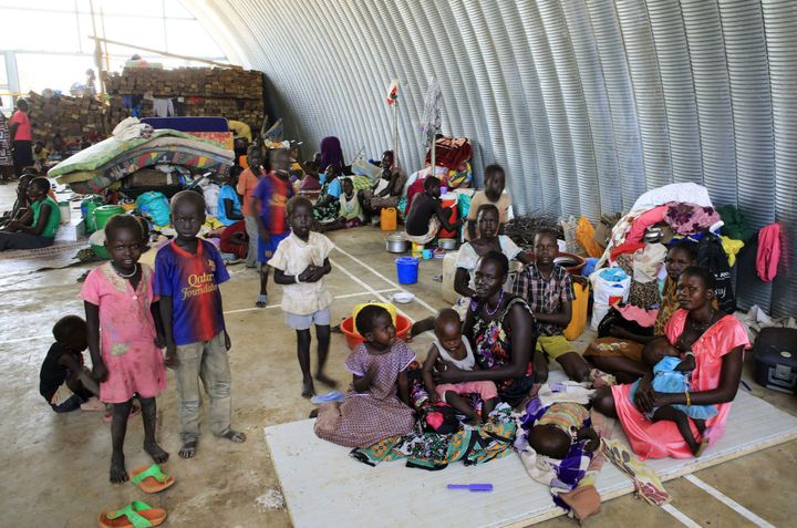 Familles  déplacées par les combats dans un camp de l'ONU à Jabel, le 23 décembre 2013. (Photo Reuters/James Akena)