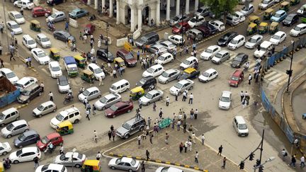 Un embouteillage dans le centre de New Delhi (Inde), le 31 juillet 2012 (photo d'illustration). (PARTHA SARKAR / MAXPPP)