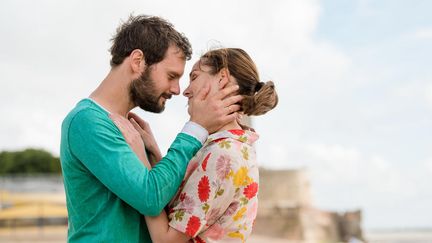 La série "Je te promets", avec&nbsp;Hugo Becker et Camille Lou. (JEAN-PHILIPPE BALTEL / AUTHENTIC PROD / TF1)