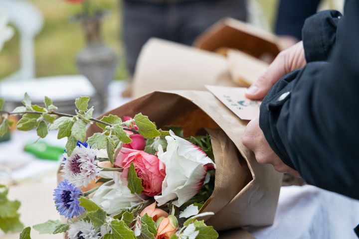 Les ateliers floraux vous permettront d'apprendre à confectionner de jolis bouquets.&nbsp; (ISABELLE MORAND / CFF / RADIO FRANCE / FRANCE INFO)