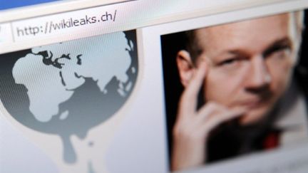 Le site WikiLeaks et le visage de son fondateur Julian Assange. (AFP - Fabrice Coffrini)