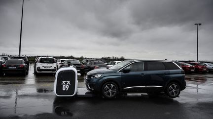 Un robot-voiturier à l'aéroport de Lyon-Saint-Exupery, à Colombier-Saugnieu (Rhône), le 14 mars 2019.&nbsp; (JEAN-PHILIPPE KSIAZEK / AFP)