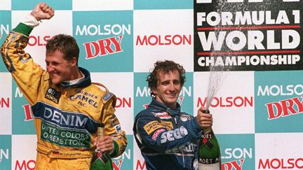 Montreal, le 13 Juin 1993. Cette fois, c'est derrière Alain Prost que Schumi termine le GP du Canada. Huit ans plus tard, l'Allemand égalera le record du Français de quatre titres de champion du monde et de 51 victoires en GP. (JEFF HAYNES / AFP)