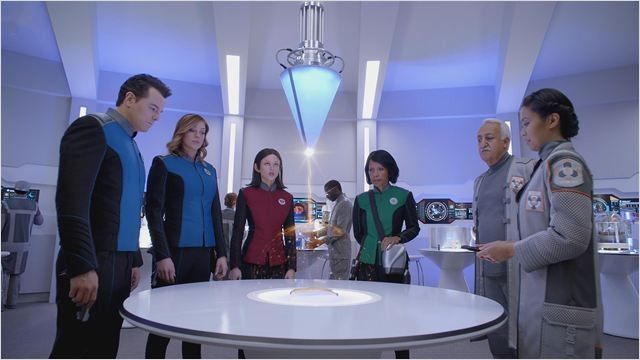 Adrianne Palicki, Brian George, Christine Corpuz, Halston Sage, Penny Johnson Jerald dans la série "The Orville" de Seth MacFarlan
 (FOX)