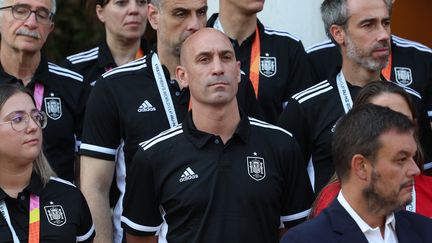 Luis Rubiales lors de la réception de la sélection espagnole par le Premier ministre, le 22 août 2022, à Madrid. (PIERRE-PHILIPPE MARCOU / AFP)