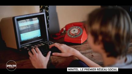 VIDEO. Minitel. Comment une messagerie à sens unique piratée par un adolescent est devenue le premier réseau social au monde