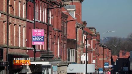 Avenue de l'Europe. A Wigan, dans le nord de l'Angleterre : "Tous ceux qui ont voté pour le Brexit sont frustrés. On nous a trahis" (FRANCE 3 / FRANCETV INFO)