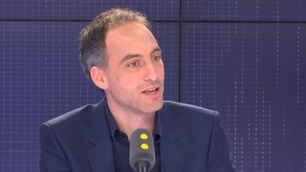 Raphaël Glucksmann, invité sur franceinfo jeudi 25 avril. (FRANCEINFO)