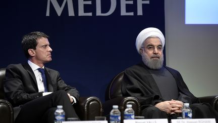 Manuel Valls et le président iranien&nbsp;Hassan Rohani, au siège du Medef, à Paris, le 28 janvier 2016. (ERIC FEFERBERG / AFP)