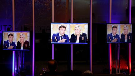 Le débat entre Emmanuel Macron et Marine Le Pen pour le second tour de la présidentielle, le 24 avril 2022. (LUDOVIC MARIN / AFP)