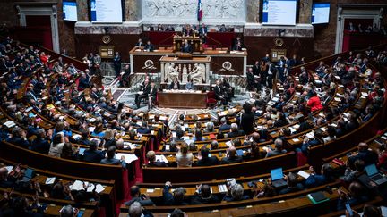 Les députés réunis à l'Assemblée nationale, lors de la déclaration de politique générale de Michel Barnier, le 1er octobre 2024. (XOSE BOUZAS / AFP)