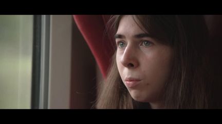 Un documentaire raconte le difficile parcours de jeunes qui ont changé de sexe et qui décident de revenir à leur genre de naissance.