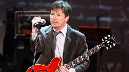 Michael J. Fox rejoue "Johnny B. Goode" &agrave; New York samedi 12 novembre 2011. (MIKE COPPOLA / GETTY)