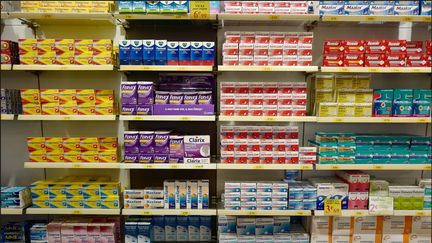 Des médicaments en vente libre dans une pharmacie à Lyon, le 16 novembre 2017. (MAXPPP)