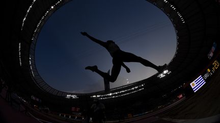 Les épreuves du saut en longueur se disputeront dans le Khalifa Stadium où la température ne devrait pas dépasser 25 °C grâce à la climatisation. A l'extérieur en revanche, les températures friseront les 40 °C. (KIRILL KUDRYAVTSEV / AFP)