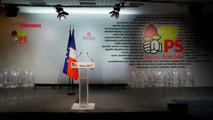 Le pupitre du Parti socialiste avant les voeux de son Premier secrétaire, Jean-Christophe Cambadélis, le 4 janvier 2017, à Paris.&nbsp; (THOMAS SAMSON / AFP)