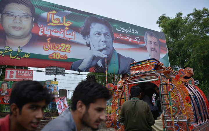 Une affiche du parti Mouvement pour la justice au Pakistan, à Rawalpindi. 
 (AAMIR QURESHI / AFP)