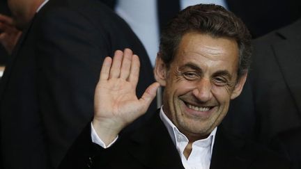 &nbsp; (Nicolas Sarkozy signe une nouvelle tribune © Reuters/Gonzalo Fuentes)