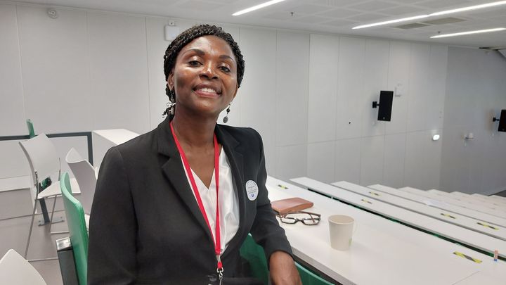 Hawa Keita-Meyer, professeur d'anesthésie à l'hôpital Necker (Paris) à l'initiative d'une charte de bonne conduite dans les blocs opératoires. Octobre 2024 (SOLENNE LE HEN / FRANCEINFO / RADIO FRANCE)