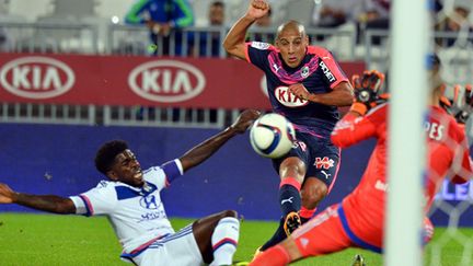 Le Bordelais Wahbi Khazri prend le meilleur sur Umtiti et Lopes