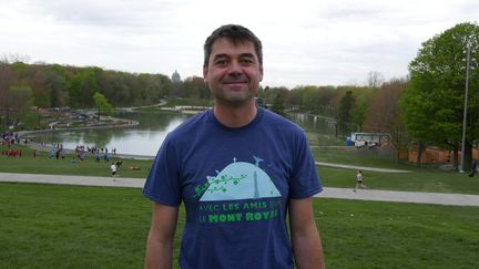 Jean-Michel Villanove devant le lac aux Castors sur le mont Royal : "C'est un point incontournable pour tous les touristes mais aussi les Montréalais" (Photo Emmanuel Langlois)