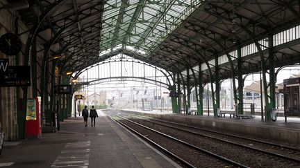 La gare de Perpignan (Pyrénées-Orientales), presque totalement vide, lors d'une journée de grève, le 8 avril 2018.&nbsp; (RAYMOND ROIG / AFP)