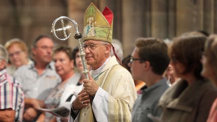 Monseigneur Luc Ravel, lors d'une cérémonie en la cathédrale de Strasbourg, le 24 juin 2018. (JEAN-MARC LOOS / MAXPPP)