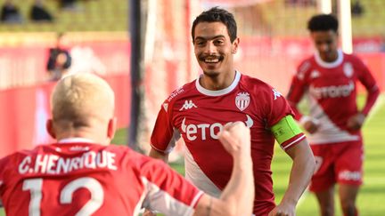 Wissan Ben Yedder et Caio Henrique célèbrent&nbsp;un but lors de la victoire de l'AS Monaco sur Clermont, dimanche 16 janvier 2022. (NICOLAS TUCAT / AFP)