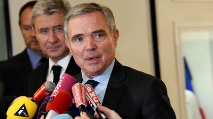 Bernard Accoyer, le secrétaire général du parti Les Républicains, devant les journalistes à Paris, en novembre 2016. (BERTRAND GUAY / AFP)