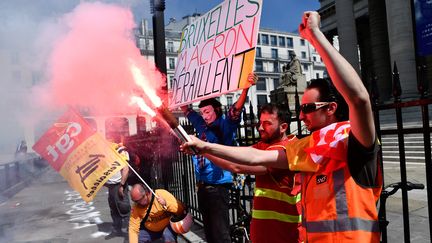 Des cheminots en grève contre la réforme de la SNCF, le 24 avril 2018 à Paris. (MAXPPP)