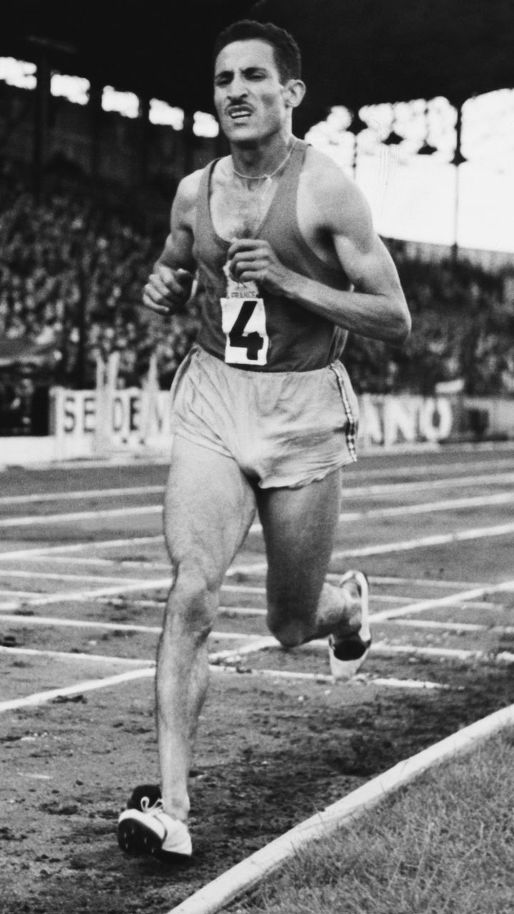 Alain Mimoun lors du marathon des Jeux Olympiques de Melbourne, en décembre 1956. (AGENCE DOCPIX IMAGES)