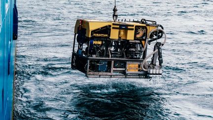 Le véhicule télécommandé (ROV) SuBastian du Schmidt Ocean Institute récupéré dans la réserve marine des Galápagos par le navire de recherche Falkor le 26 octobre 2023. (photo d'illustration) (MISHA VALLEJO PRUT / SCHMIDT OCEAN INSTITUTE)