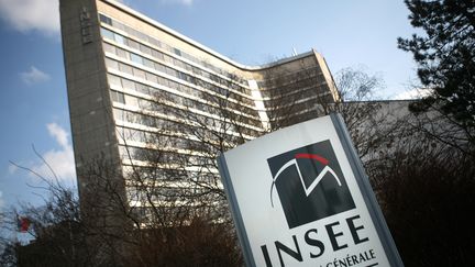 L'INSEE s'invite dans la campagne &eacute;lectorale avec deux &eacute;tudes sur le salaire des Fran&ccedil;ais et le co&ucirc;t du travail en Europe. (LOIC VENANCE / AFP)