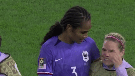 Coupe du monde féminine de football : les Bleues triomphent face au Brésil (FRANCE 2)