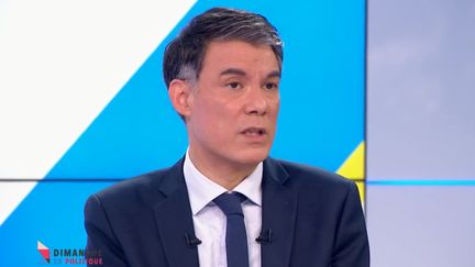 "Gilets jaunes" : "Je ne souhaite pas que le mouvement s'arrête", assure Olivier Faure