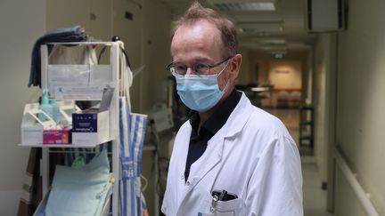 &nbsp;Pierre Tattevin,&nbsp;infectiologue au CHU de Rennes, le 10 novembre 2020. (VINCENT MICHEL / LE MENSUEL DE RENNES / MAXPPP)