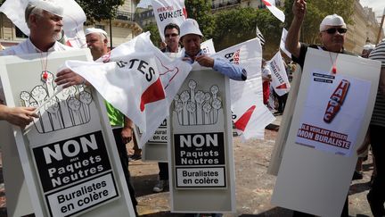 Des buralistes manifestent contre le paquet neutre, le 22 juillet 2015 &agrave; Paris. (FRANCOIS GUILLOT / AFP)