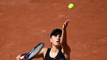 Clara Burel, lors du premier tour de Roland-Garros, le 30 mai 2021. (ANNE-CHRISTINE POUJOULAT / AFP)