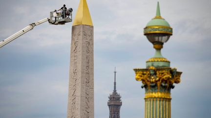 L'obélisque de la place de la Concorde, à Paris, est de nouveau pointu, complet et doré