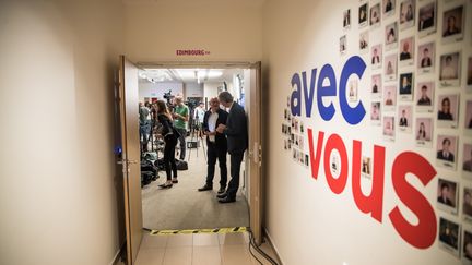 Dans les locaux de la coalition de la majorité présidentielle Ensemble, lors du second tour des élections législatives, le 22 juin 2022 à Paris (CHRISTOPHE PETIT TESSON / EPA)