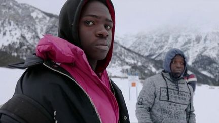 Avec les migrants qui passent le col de l'Echelle en plein hiver