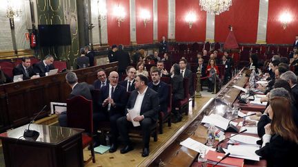 D'anciens dirigeants catalans lors de leur procès devant le Tribunal suprême espagnol, le 12 février 2019 à Madrid. (J.J.GUILLEN / AFP)