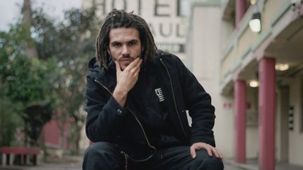 Vincent Fenton, alias French Kiwi Juice (FKJ), délivre une musique parfaite pour se prélasser à la plage, entre groove et électro. 
 (Jackmckain)