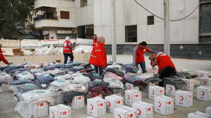 Des membres du Croissant-Rouge turc à Damas, capitale de la Syrie, le 21 décembre 2024. (NUR ZIADEH / ANADOLU / AFP)