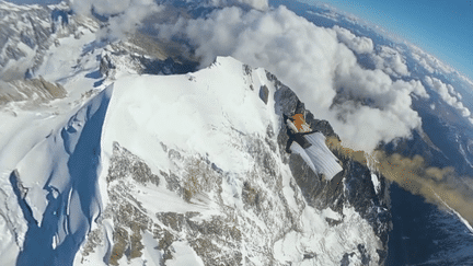 Wingsuit : la chute vertigineuse record des Soul Flyers