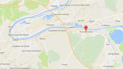 Un car a entièrement brûlé samedi 21 juillet dans la matinée sur l'A13 dans l'Eure au niveau de la commune de Pont-de-l'Arche. Aucune vicitme n'est à déplorer. (GOOGLE MAPS)