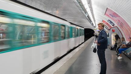 Las du coût de la vie, du temps de transport ou du manque de proximité avec la nature, de nombreux cadres envisagent de quitter Paris et ses environs. (ESTELLE RUIZ / NURPHOTO / AFP)