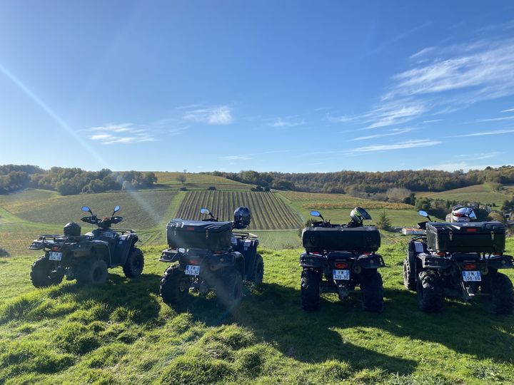 XO’dysée by Quad, la nouvelle activité lancée par la Maison Boinaud pour admirer les plus beaux points de vue du vignoble de Grande Champagne lors d’une balade en quad. (MAISON BOINAUD)