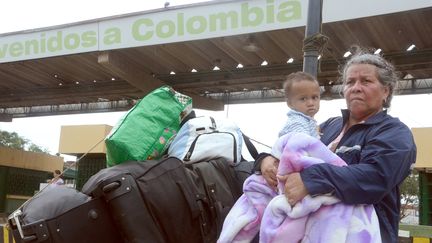 Alba Lerma a décidé de partir vivre en Colombie. Dans ses bras, son neveu. Ils ont été victimes de vol en quittant le pays.&nbsp; (GEORG ISMAR / DPA)
